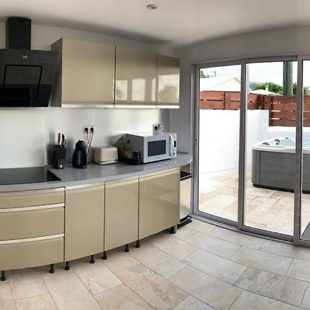 Appartement Saint Gilles Les Bains Екстер'єр фото