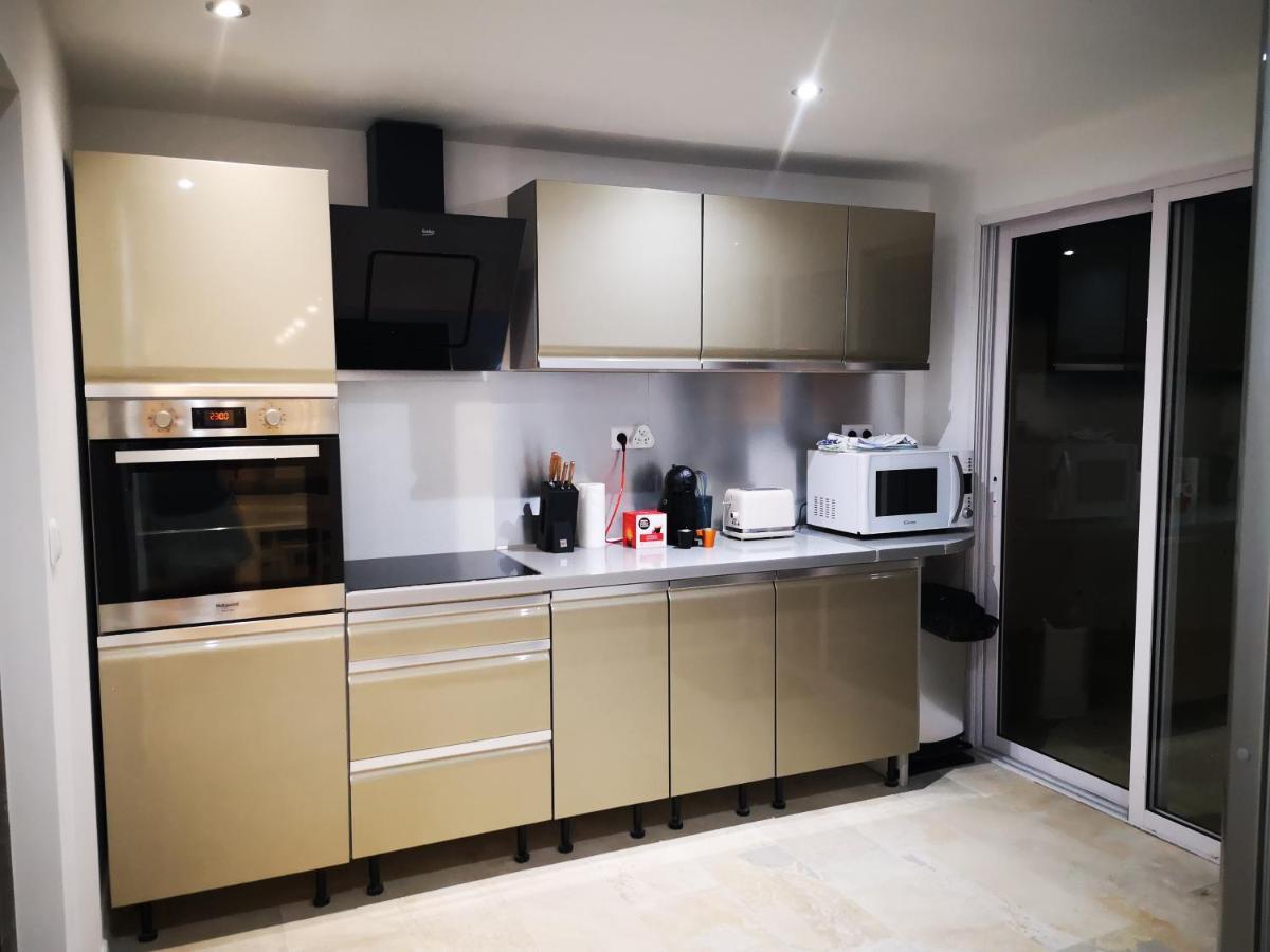 Appartement Saint Gilles Les Bains Екстер'єр фото