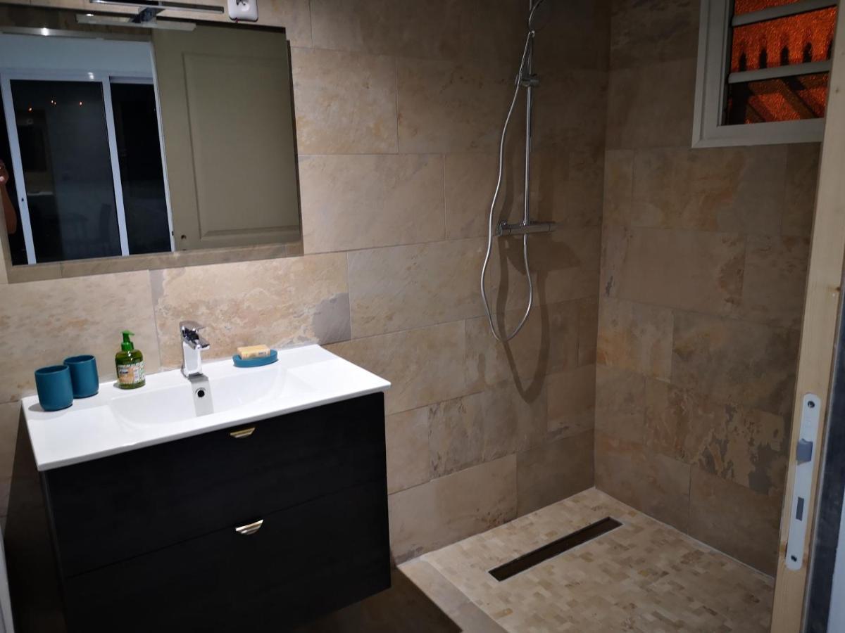 Appartement Saint Gilles Les Bains Екстер'єр фото