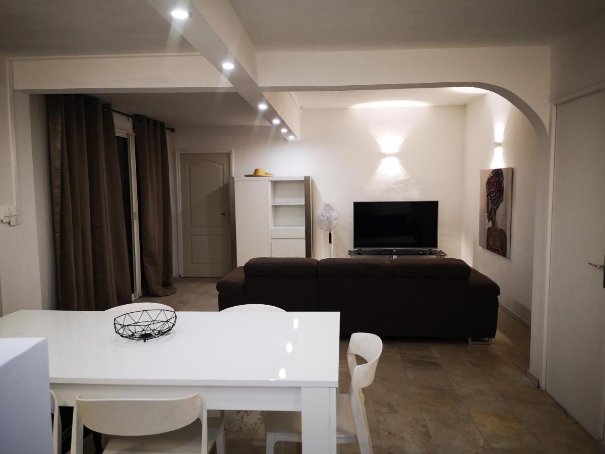 Appartement Saint Gilles Les Bains Екстер'єр фото