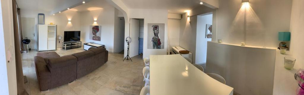 Appartement Saint Gilles Les Bains Екстер'єр фото