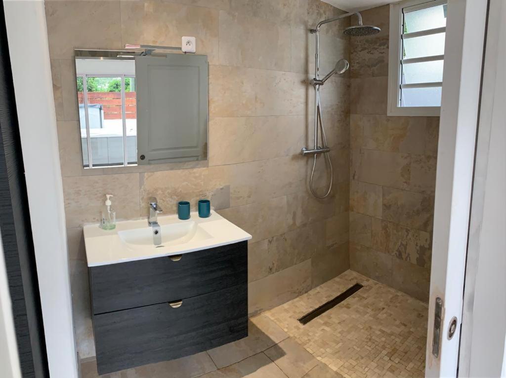 Appartement Saint Gilles Les Bains Екстер'єр фото