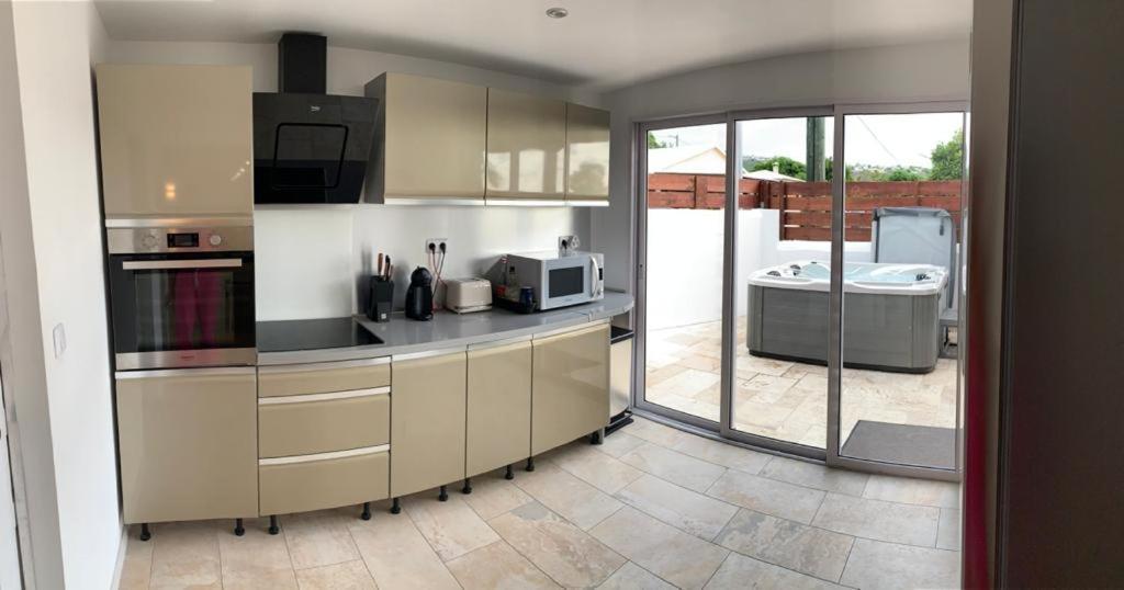Appartement Saint Gilles Les Bains Екстер'єр фото